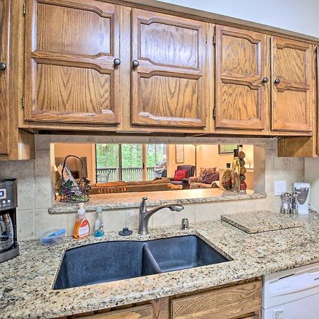 Hot Springs Village Retreat With Deck 3 Mi To Golf! Bagian luar foto