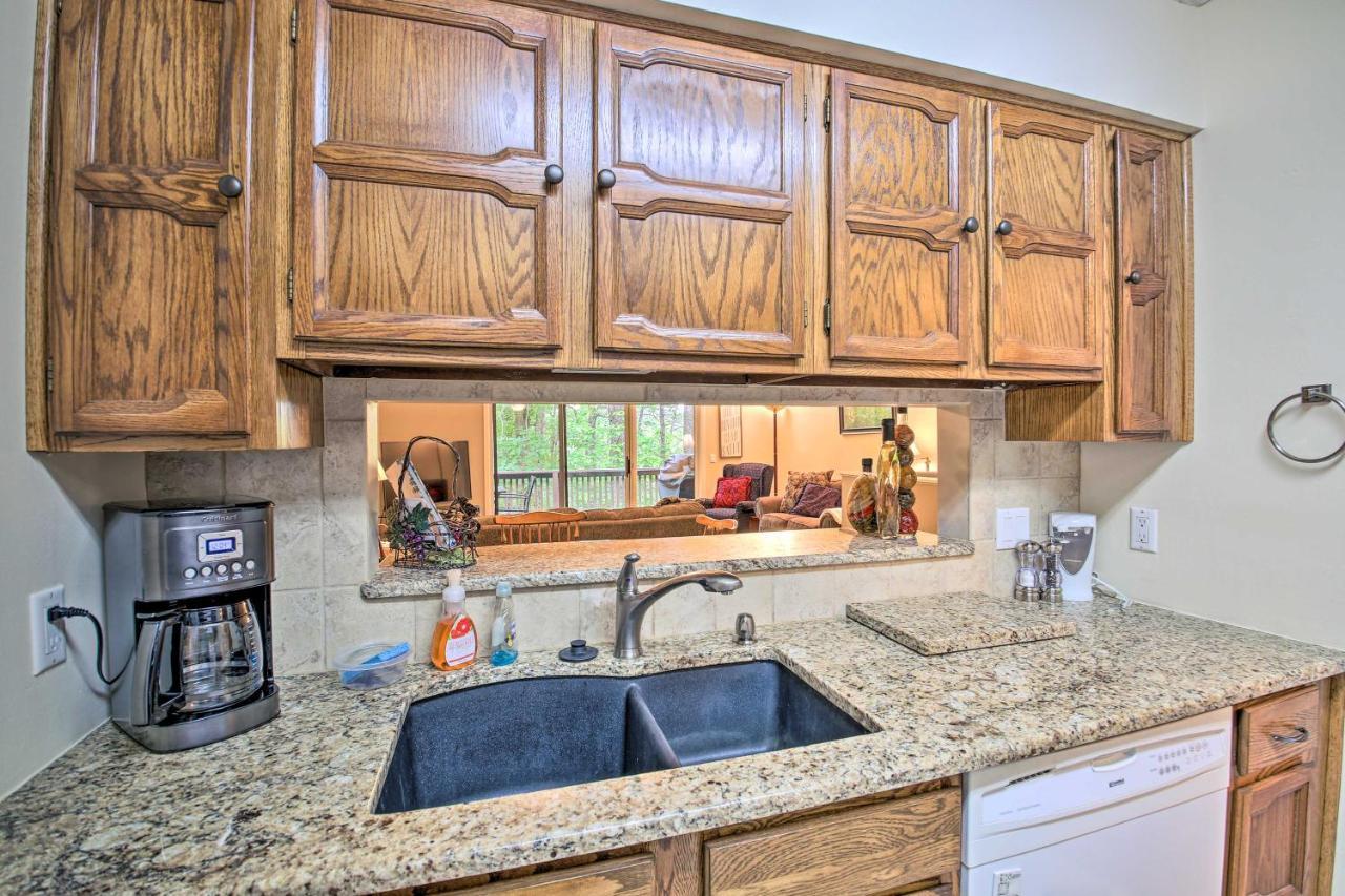 Hot Springs Village Retreat With Deck 3 Mi To Golf! Bagian luar foto